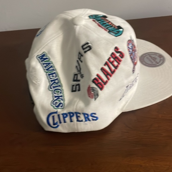 Mitchell & Ness Embroidered - Picture 5 of 10